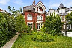 178 High Park Avenue Upper, Toronto, ON M6P 2S4