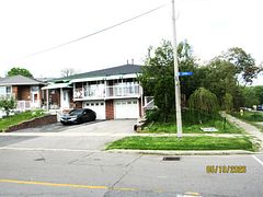 1 Futura Drive, Toronto, ON M3N 2L6