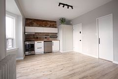 2088 Dundas Street W, Toronto, ON M6R 1W9