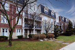 3351 Cawthra Road 215, Mississauga, ON L5A 4N5