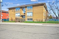 2 Wesley Street 6, Toronto, ON M8Y 2W3