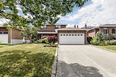25 Malcolm Crescent, Brampton, ON L6S 3C7