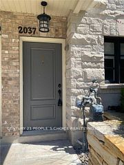 2037 Queensborough Gate, Mississauga, ON L5M 0Y1