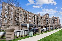 5327 Upper Middle Road 404, Burlington, ON L7L 0E9
