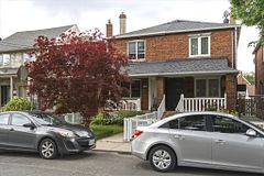 364 Westmoreland Avenue N, Toronto, ON M6H 3A7