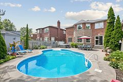 3176 DOVETAIL Mews, Mississauga, ON L5L 5K4