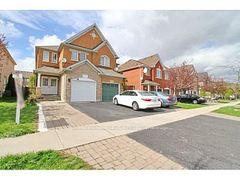 3157 Bentley Drive, Mississauga, ON L5M 6V8