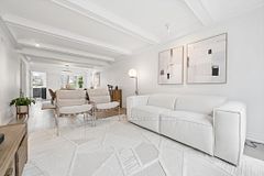 1194 Queen Victoria Avenue, Mississauga, ON L5H 3H3