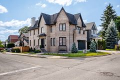 33 Thorndale Avenue, Toronto, ON M8X 1W8