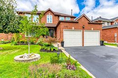 1469 Reeves Gate, Oakville, ON L6M 3E2