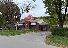 40 Ovida Avenue, Toronto, ON M9B 1E1