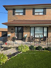 21 Elnathan Crescent Main, Toronto, ON M9L 2G2