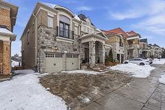 118 Coastline Drive, Brampton, ON L6Y 0S4