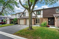 15 Gatwick Lane, Brampton, ON L6S 2E4