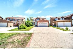 2606 Ambercroft Trail, Mississauga, ON L5M 4K3