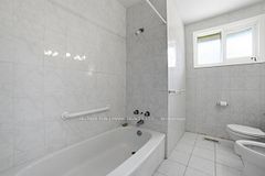 1392 Rebecca Street, Oakville, ON L6L 1Z5