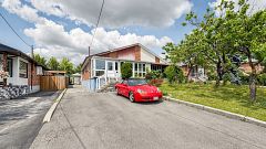95 Snowood Court, Toronto, ON M3N 1E7