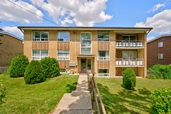 50 Waniska Avenue, Toronto, ON M8Y 1P9