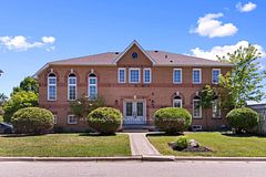 1313 Inuit Trail, Mississauga, ON L5N 7R4