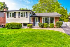 356 Dunlop Crescent, Burlington, ON L7L 3N7