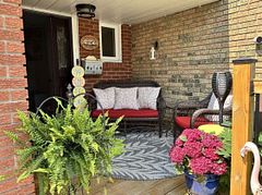 72 Carisbrooke Court 72, Brampton, ON L6S 3K1