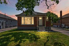 615 Oxford Street, Toronto, ON M8Y 1E7