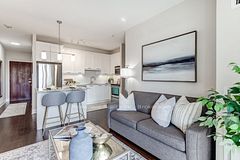 2470 Prince Michael Drive 414, Oakville, ON L6H 0G9