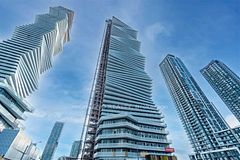 3900 Confederation Parkway 5502, Mississauga, ON L5B 0M3