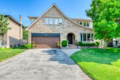 2318 Malden Court, Mississauga, ON L5K 1W5