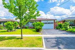 62 Keegan Crescent, Toronto, ON M3J 1G2