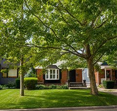 2 Crystal Crescent, Toronto, ON M8W 2Z7