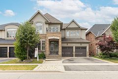2232 Millstone Drive, Oakville, ON L6M 0G1