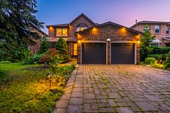 3650 Baird Court, Mississauga, ON L5L 4T4