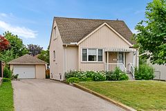 27 Sunray Crescent, Toronto, ON M3M 2C4