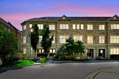 10 Clockwork Lane, Toronto, ON M8Y 4H5