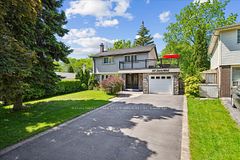 987 Sierra Boulevard, Mississauga, ON L4Y 2E3