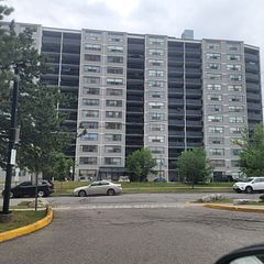 10 Tobermory Drive 802, Toronto, ON M3N 2Y5