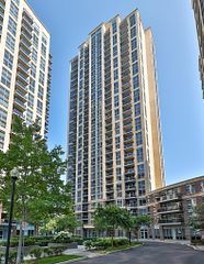 3 Michael Power Place 2402, Toronto, ON M9A 0A2