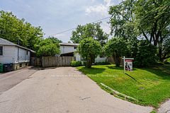 1070 Pelham Avenue, Mississauga, ON L5E 1L2