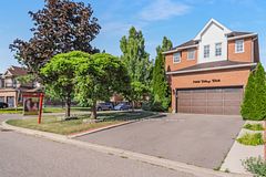 7448 Village Walk, Mississauga, ON L5W 2V7