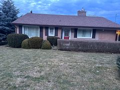 17 Sora Drive Main, Mississauga, ON L5M 1B3