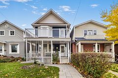 5 Rutherford Avenue, Toronto, ON M6M 2C5