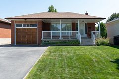 19 Groverdale Road, Toronto, ON M9C 3M7