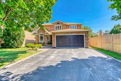 2442 Wynten Way, Oakville, ON L6J 7K9
