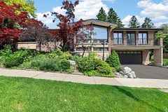 80 Beaumonde Heights Drive Upper, Toronto, ON M9V 1V9