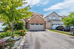 77 Arthurs Crescent, Brampton, ON L6Y 4Y3