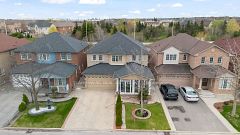 10 Hollowgrove Boulevard, Brampton, ON L6P 1B2