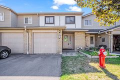 33 Greenwich Circle, Brampton, ON L6S 2E6