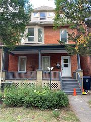154 Sorauren Avenue 3rd Flr, Toronto, ON M6R 2E5