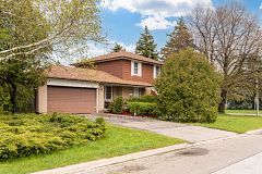 2 Durham Crescent, Brampton, ON L6T 2X6